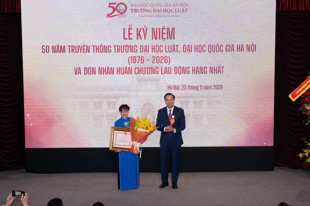 Trường Đại học Luật, ĐHQGHN đón nhận Huân chương Lao động hạng Nhất