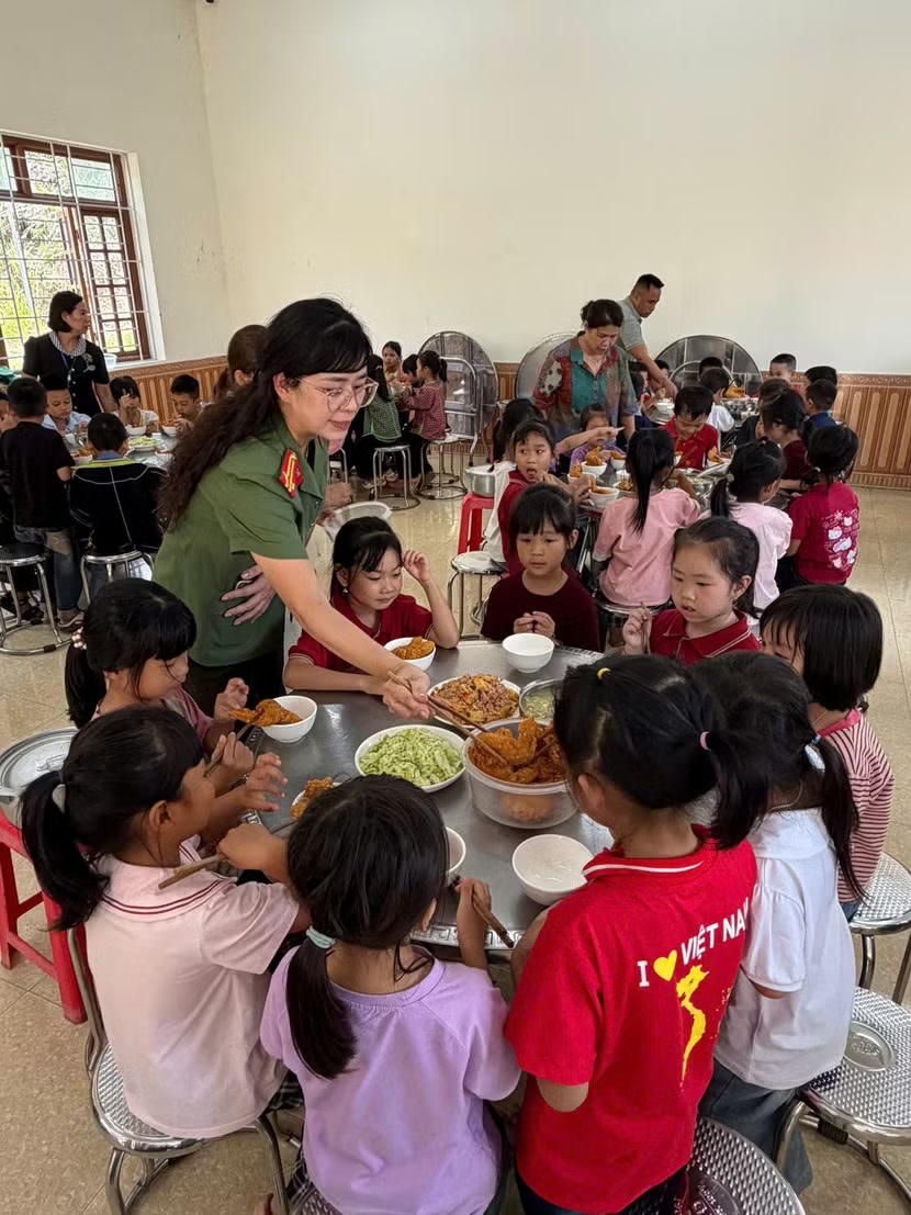 Nối nhịp nghĩa tình nơi biên cương