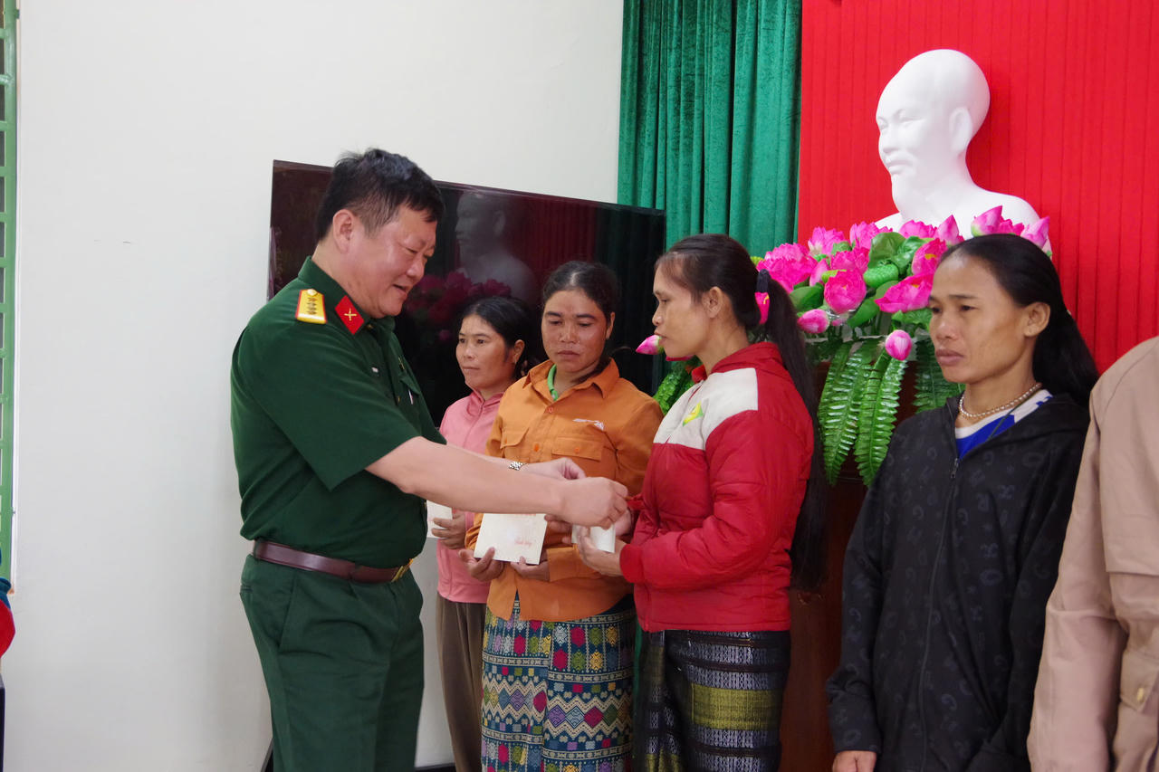 Bộ chỉ huy quân sự Quảng Trị phối hợp tổ chức chương trình "Thời sự về bản"