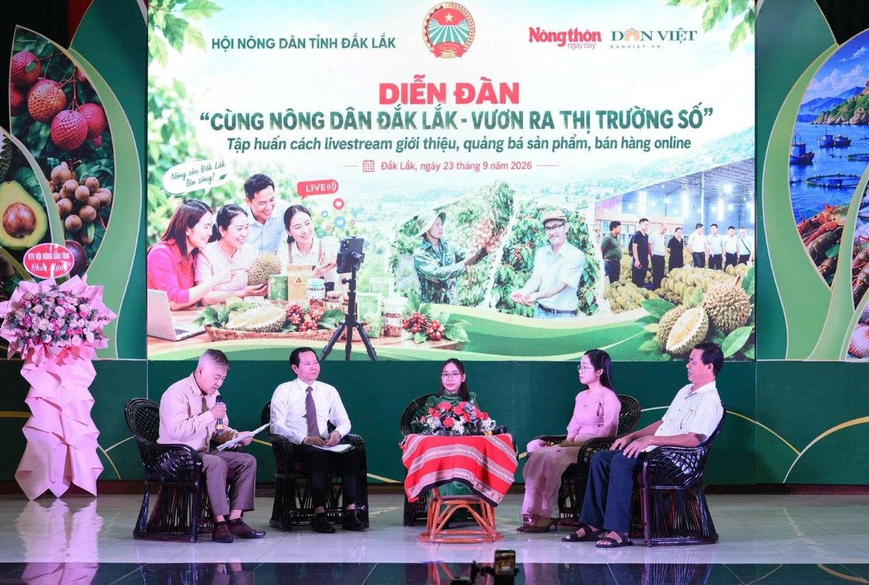 Diễn đàn “Cùng Nông dân Đắk Lắk – Vươn ra thị trường số” với chủ đề “Ứng dụng AI và công nghệ số trong sản xuất, tiêu thụ nông sản trên sàn điện tử”. Ảnh: D.V.