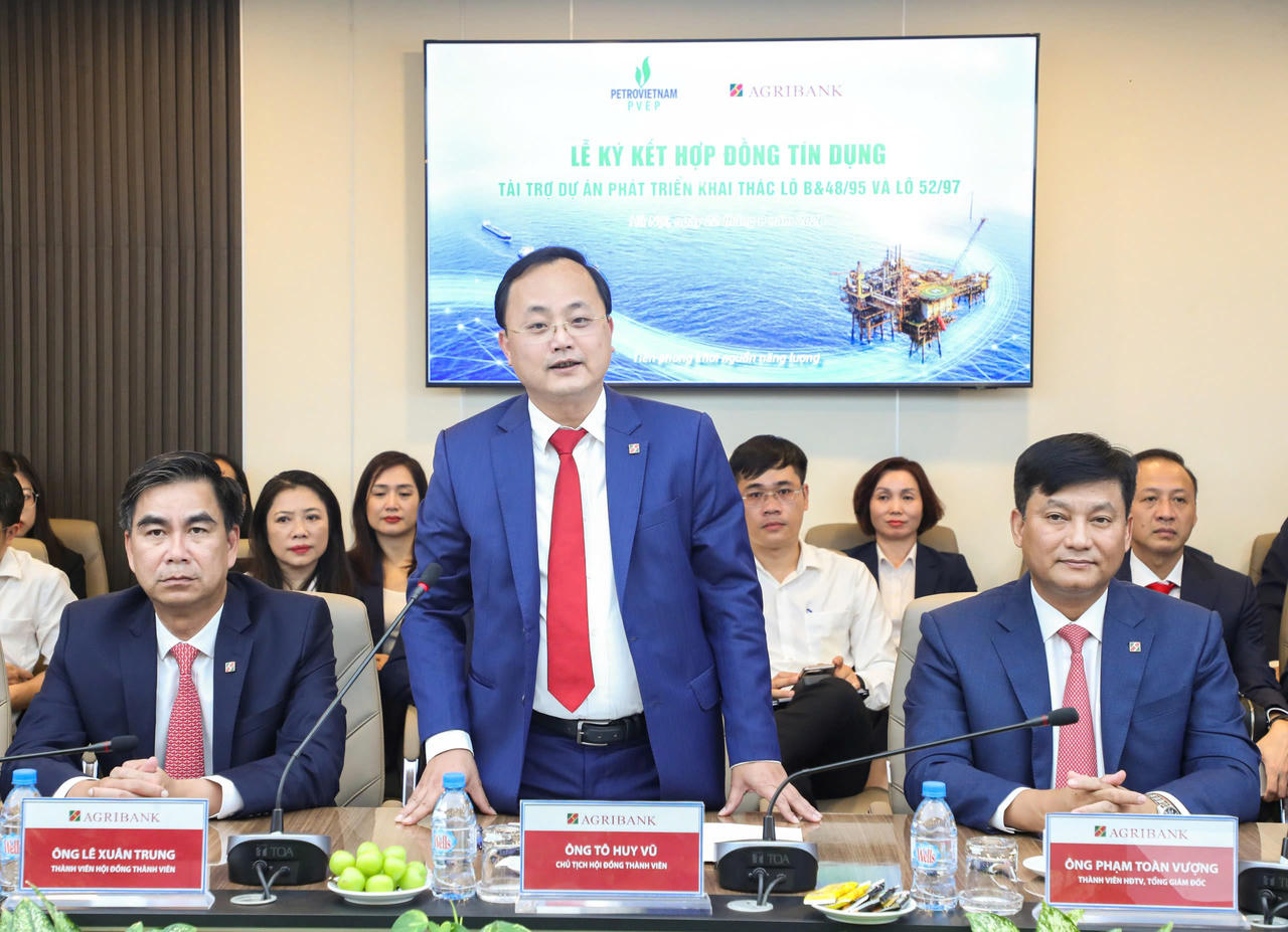  Ông Tô Huy Vũ - Chủ tịch Hội đồng thành viên Agribank phát biểu tại Lễ ký kết. 