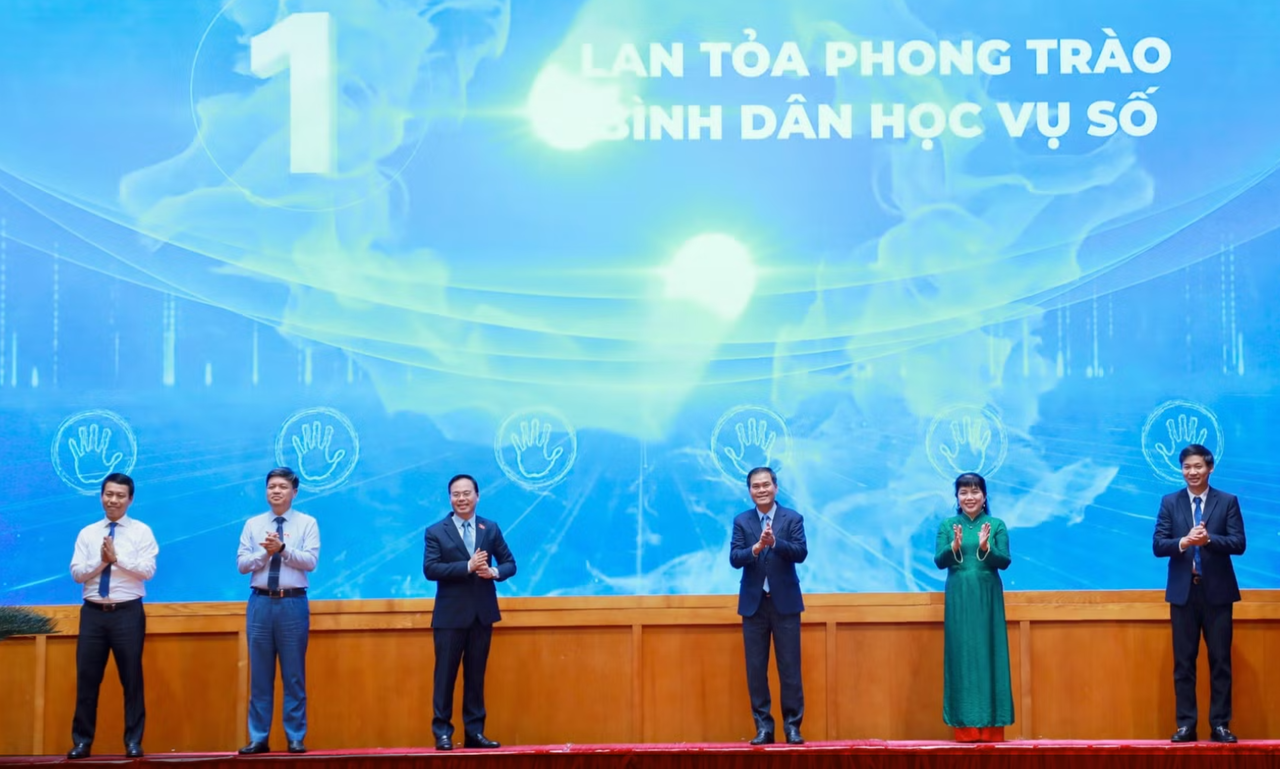 Bộ học liệu được kỳ vọng nâng kỹ năng số, hỗ trợ ứng dụng AI và cải thiện phục vụ người dân. (Ảnh: Cổng TTĐT Quảng Ninh)