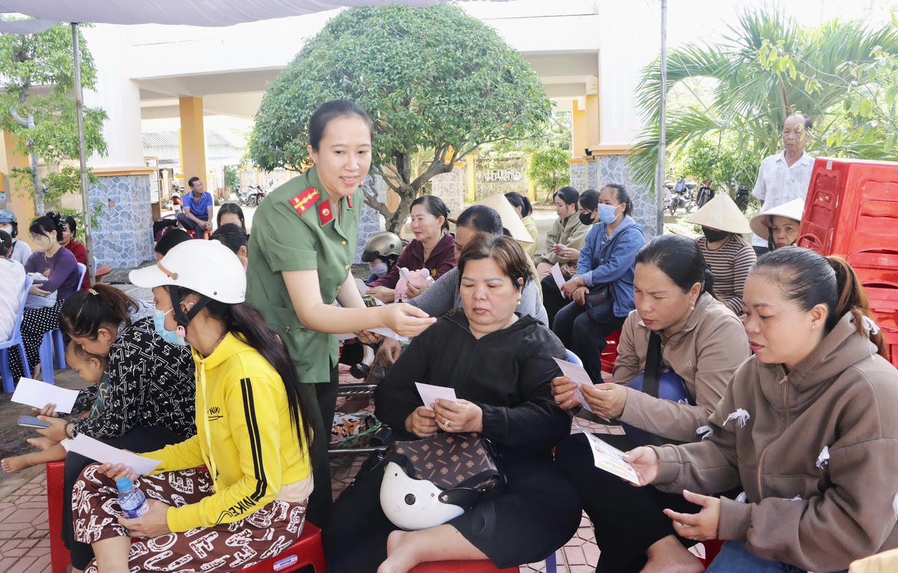 Trung thu yêu thương đến với trẻ em Cà Mau