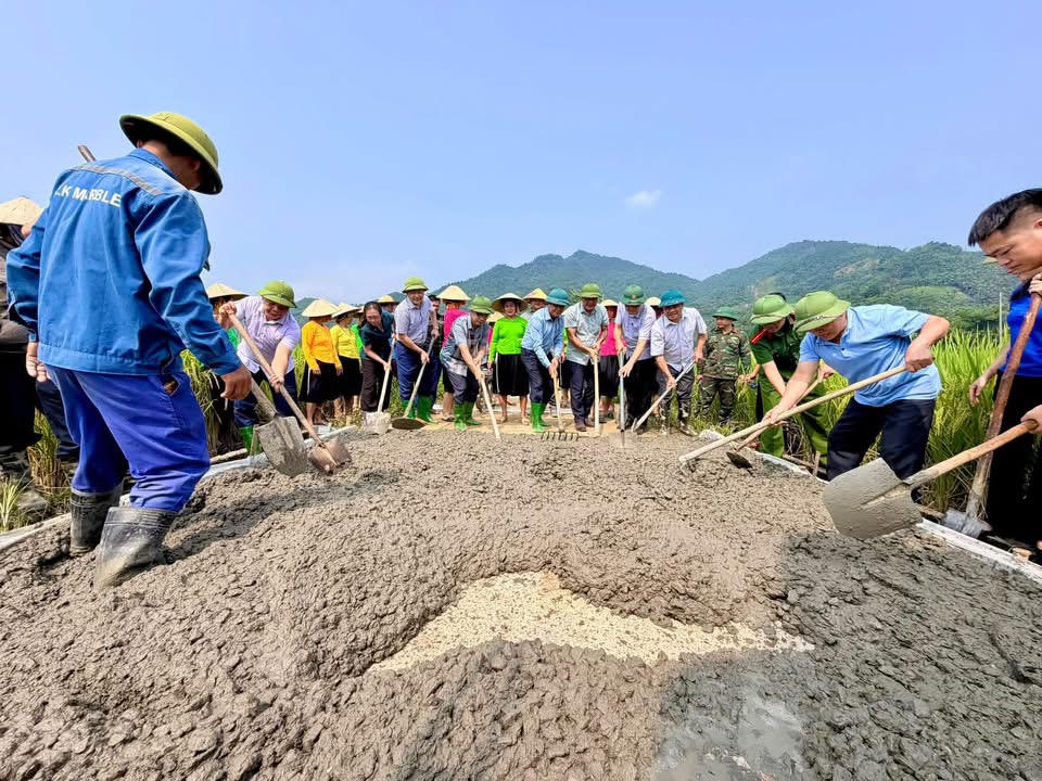Lào Cai: Phát động phong trào xây dựng giao thông nông thôn, người dân đồng thuận hiến đất
