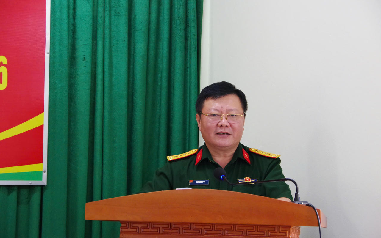 Đại tá Trương Như Ý, Phó Chính ủy Bộ CHQS tỉnh Quảng Trị, phát biểu tại chương trình. (Ảnh: Hoàng Cuối)