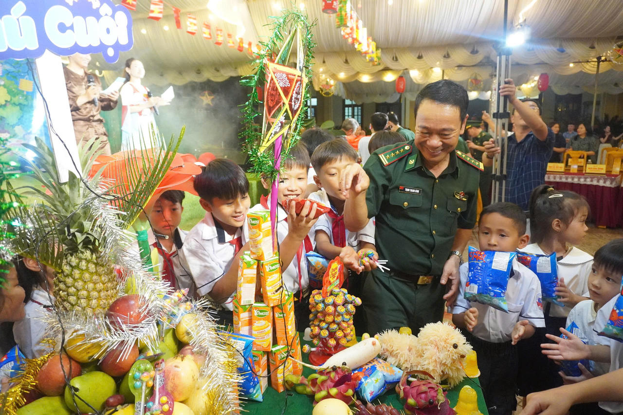 Từ những món quà Trung thu đến hành trình nâng bước trẻ em vùng biên Quảng Trị