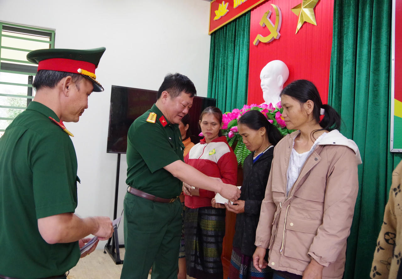 Bộ chỉ huy quân sự Quảng Trị phối hợp tổ chức chương trình "Thời sự về bản"