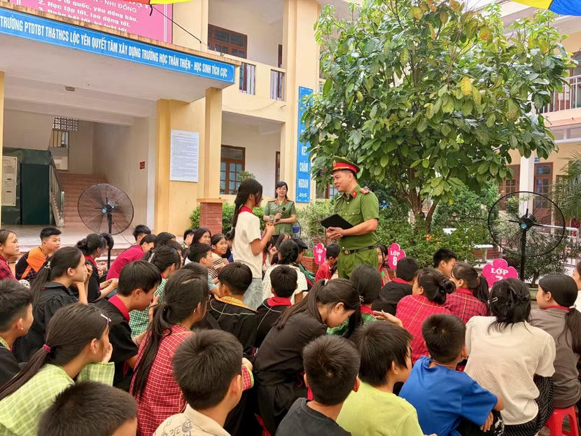 Nối nhịp nghĩa tình nơi biên cương