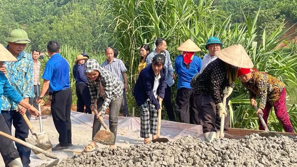 Lào Cai: Phát động phong trào xây dựng giao thông nông thôn, người dân đồng thuận hiến đất