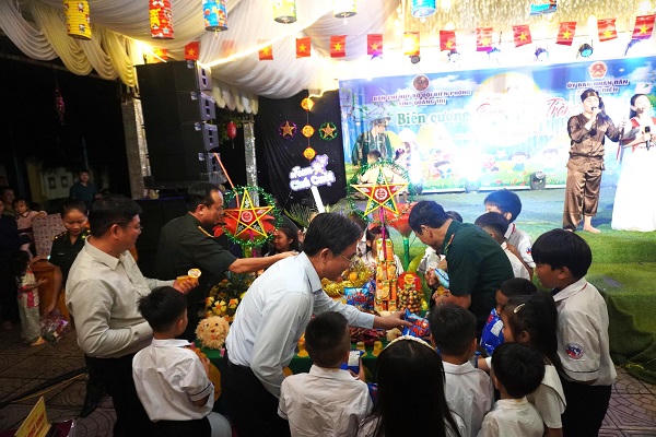 Từ những món quà Trung thu đến hành trình nâng bước trẻ em vùng biên Quảng Trị