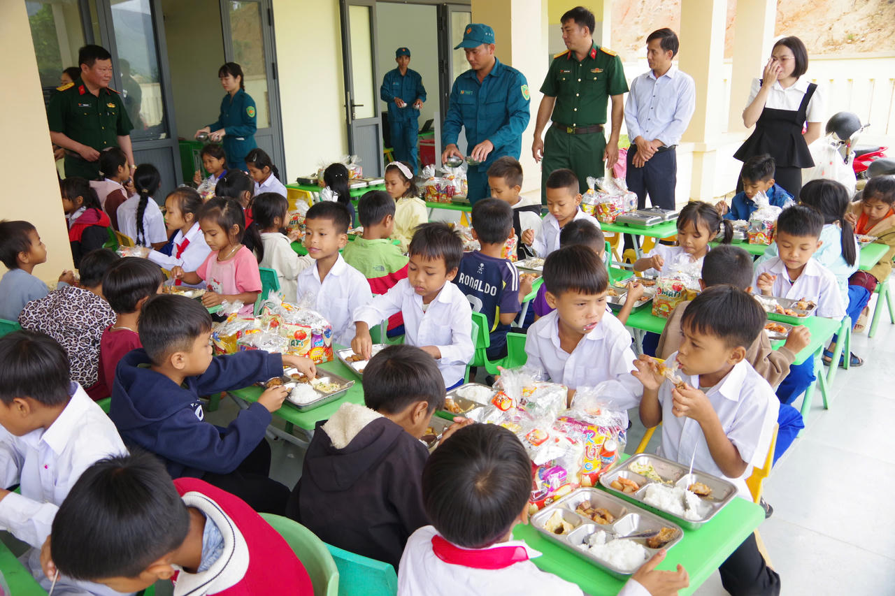 Bộ chỉ huy quân sự Quảng Trị phối hợp tổ chức chương trình "Thời sự về bản"