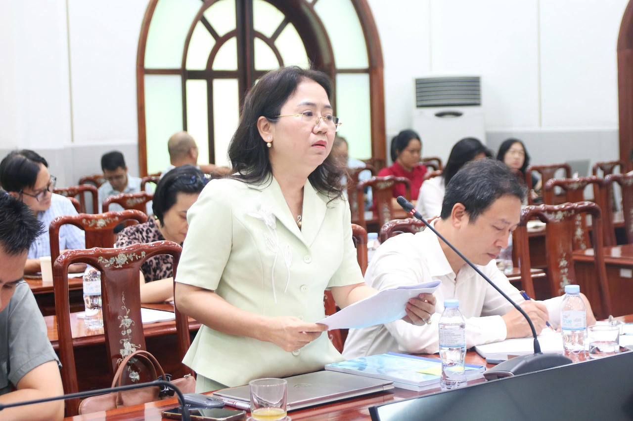  PGS.TS Nguyễn Thị Nga - Phó trưởng khoa Pháp luật Kinh tế, Trường Đại học Luật Hà Nội phát biểu tại Hội nghị
