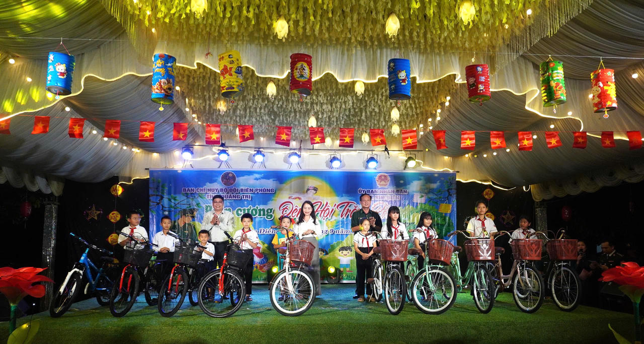 Những chiếc xe đạp được trao tặng, tiếp sức học sinh vùng biên trên hành trình đến trường. (Ảnh: BĐBP Quảng Trị)