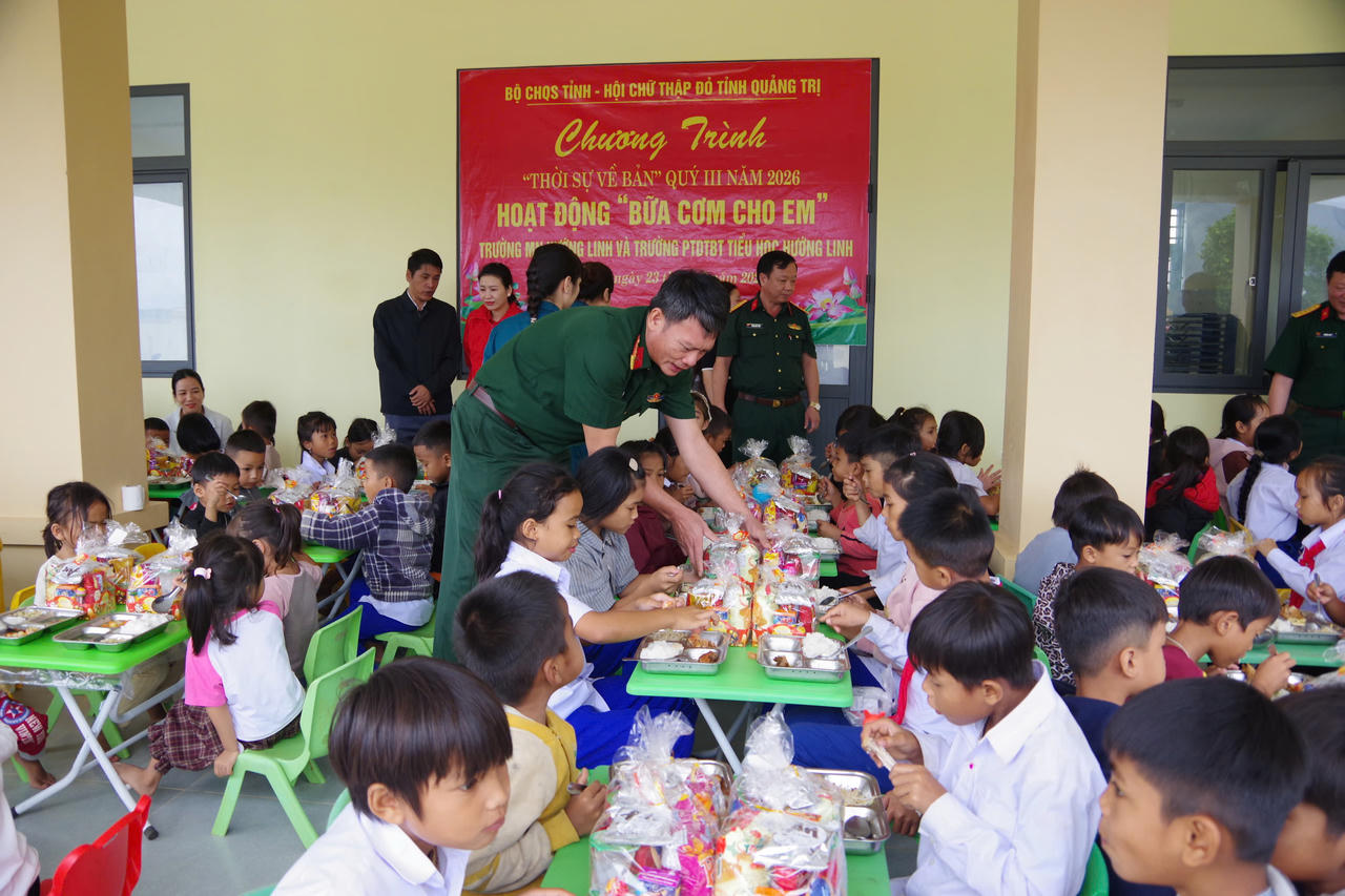 Bộ chỉ huy quân sự Quảng Trị phối hợp tổ chức chương trình "Thời sự về bản"