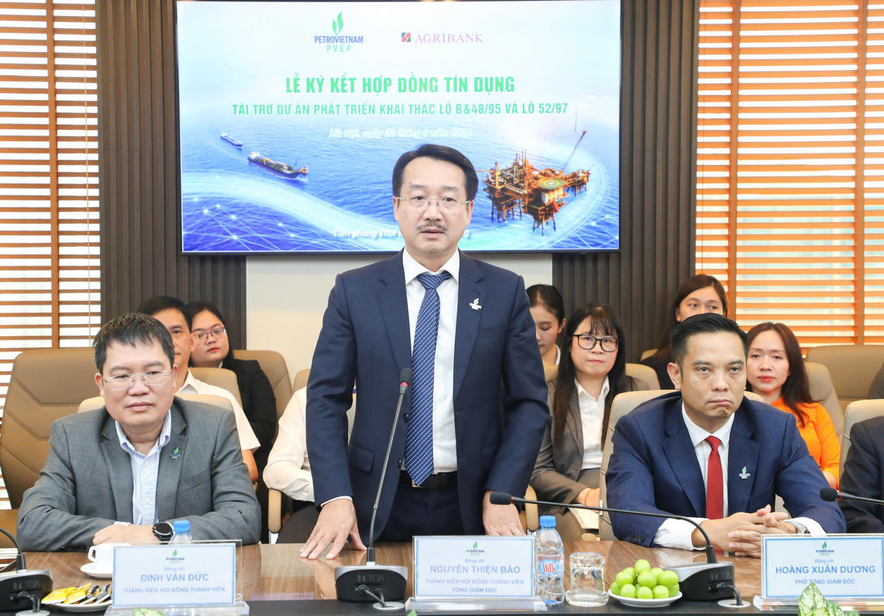 Ông Nguyễn Thiện Bảo - Thành viên Hội đồng thành viên, Tổng Giám đốc PVEP phát biểu tại Lễ ký kết. 