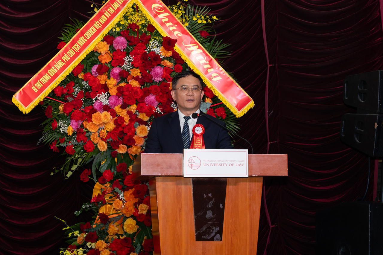 PGS.TS Nguyễn Tiến Vinh, Hiệu trưởng Nhà trường đọc Diễn văn kỷ niệm.