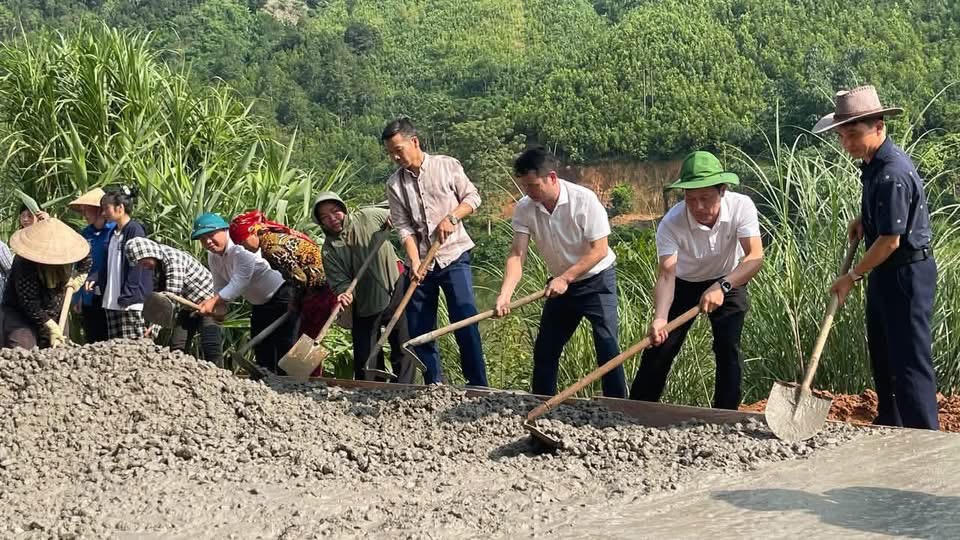 Lào Cai: Phát động phong trào xây dựng giao thông nông thôn, người dân đồng thuận hiến đất