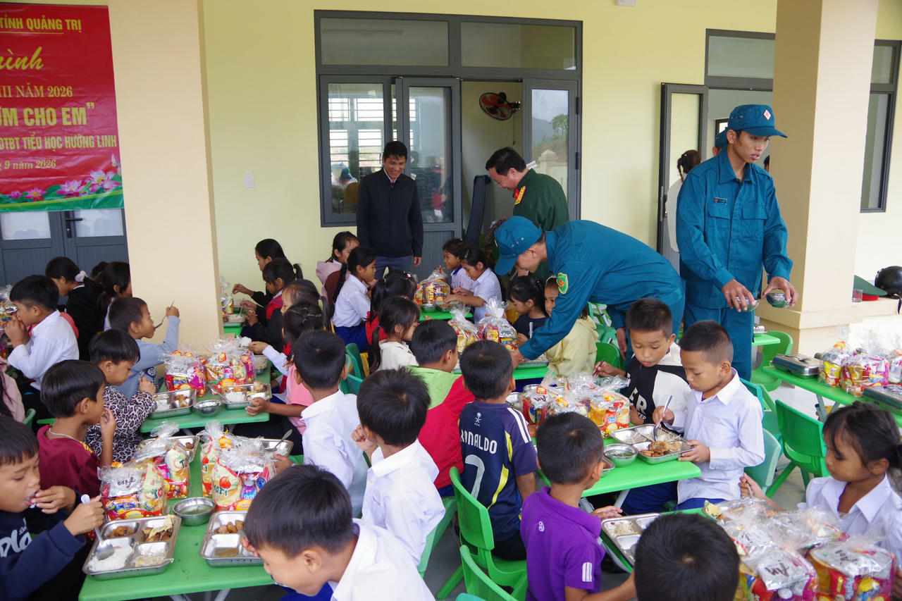 Bộ chỉ huy quân sự Quảng Trị phối hợp tổ chức chương trình "Thời sự về bản"