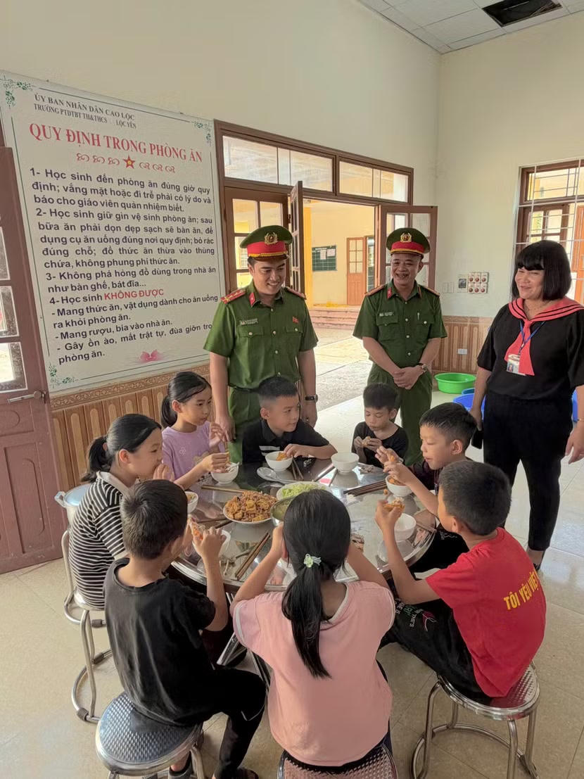 Nối nhịp nghĩa tình nơi biên cương