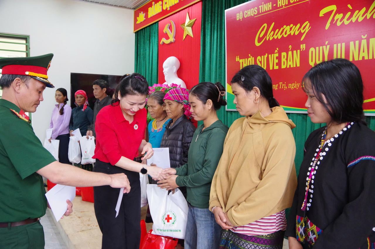 Bộ chỉ huy quân sự Quảng Trị phối hợp tổ chức chương trình "Thời sự về bản"