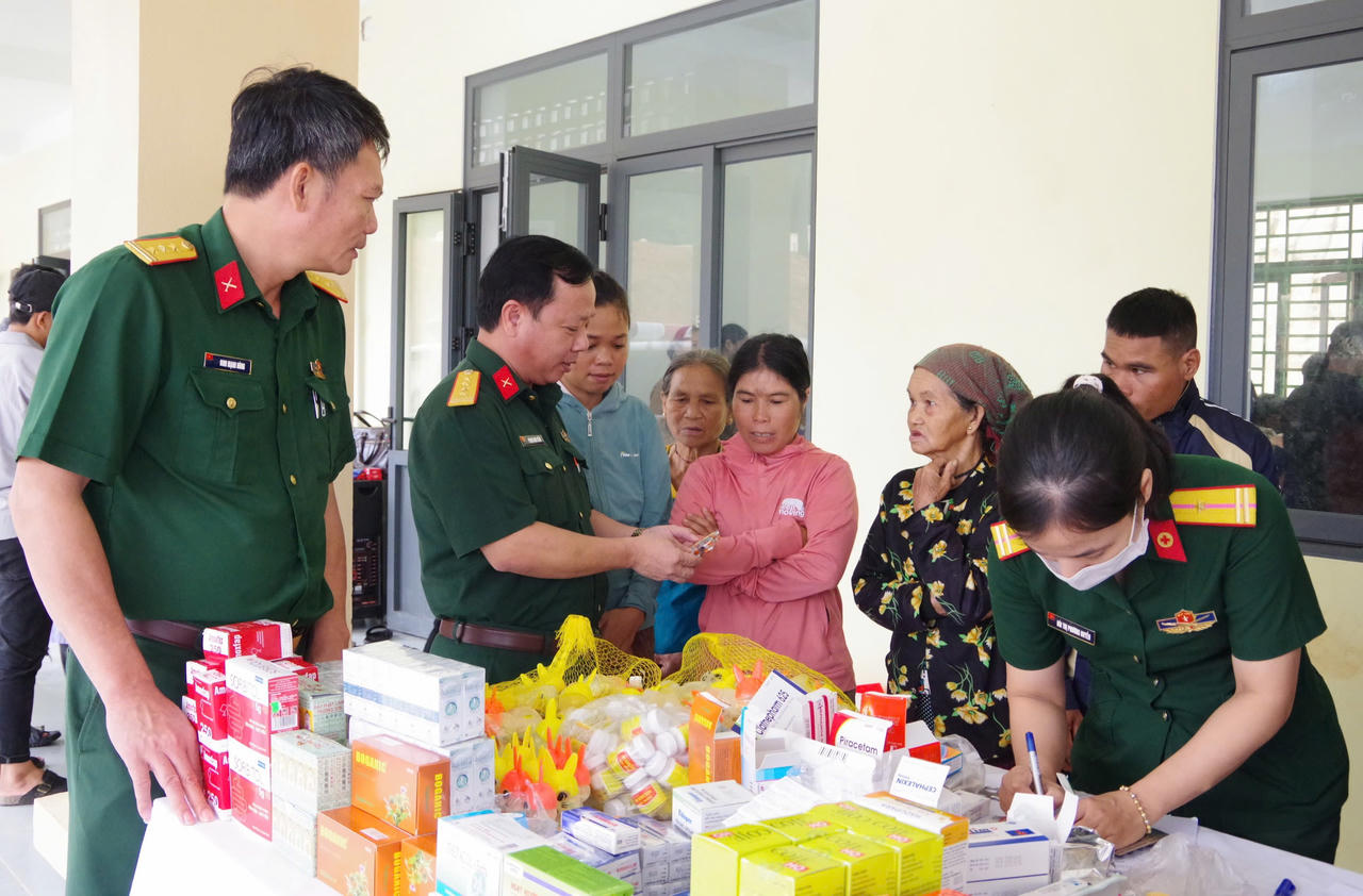 Bộ chỉ huy quân sự Quảng Trị phối hợp tổ chức chương trình "Thời sự về bản"