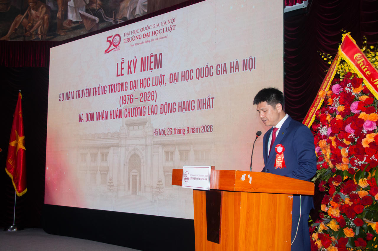 PGS.TS Nguyễn Hiệu, Phó Giám đốc ĐHQGHN phát biểu tại buổi Lễ.