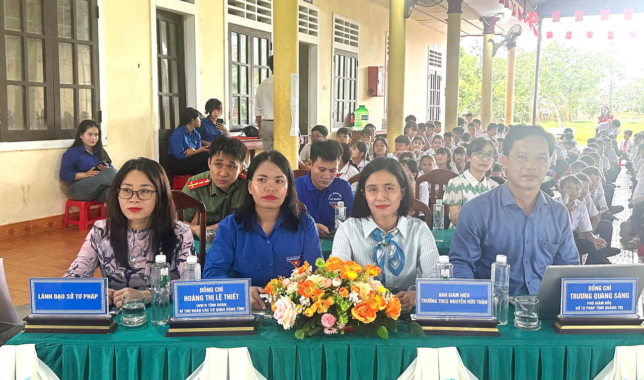 Đưa pháp luật đến gần thanh thiếu niên từ phiên tòa giả định ở Quảng Trị