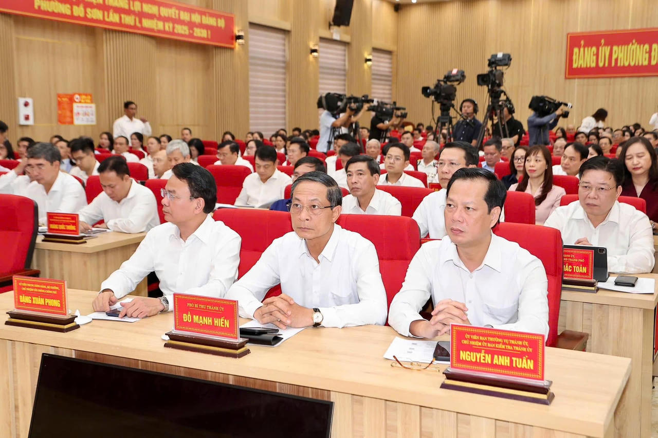 Thủ tướng Lê Minh Hưng tiếp xúc cử tri thành phố Hải Phòng