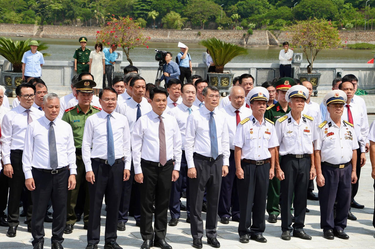 Thủ tướng Lê Minh Hưng: Hải Phòng cần đánh giá cán bộ bằng năng lực và sản phẩm công việc