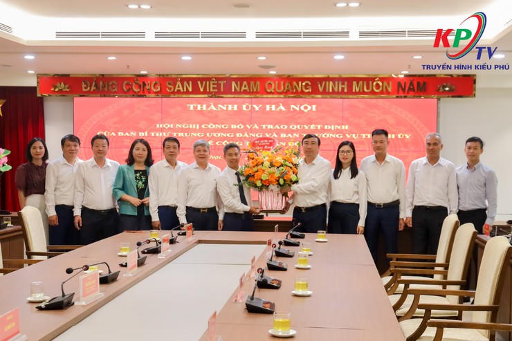 Công bố các Quyết định của Ban Bí thư Trung ương Đảng và Ban Thường vụ Thành ủy về công tác cán bộ - Ảnh 5.