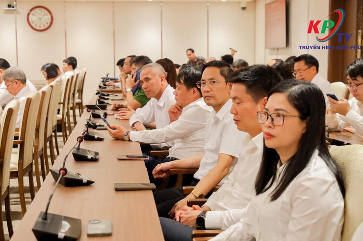Công bố và trao các Quyết định của Ban Bí thư Trung ương Đảng và Ban Thường vụ Thành ủy Hà Nội về công tác cán bộ