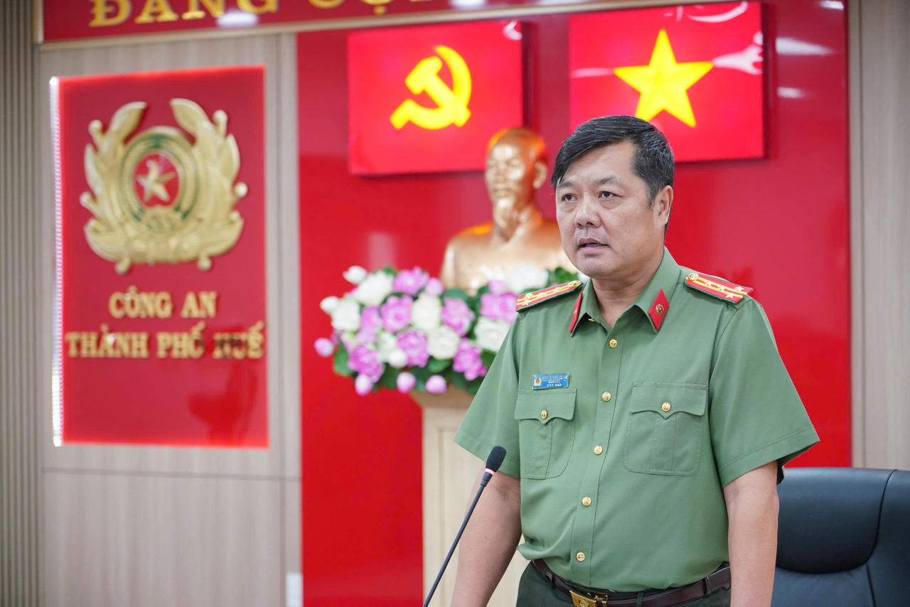 Đại tá Nguyễn Đình Dương, Giám đốc Công an thành phố Huế phát biểu chỉ đạo tại Hội nghị. (Ảnh: CACC)