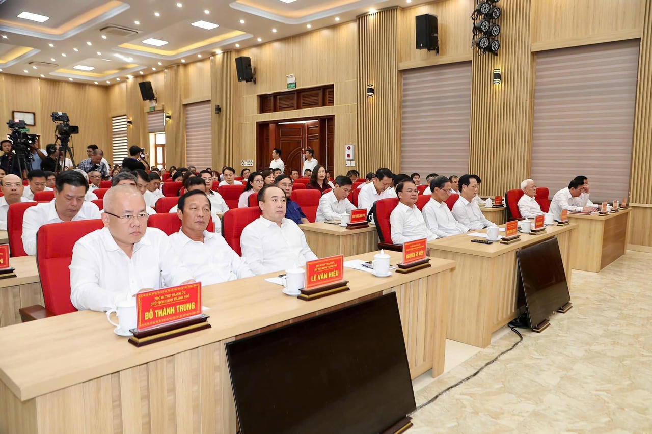 Thủ tướng Lê Minh Hưng tiếp xúc cử tri thành phố Hải Phòng
