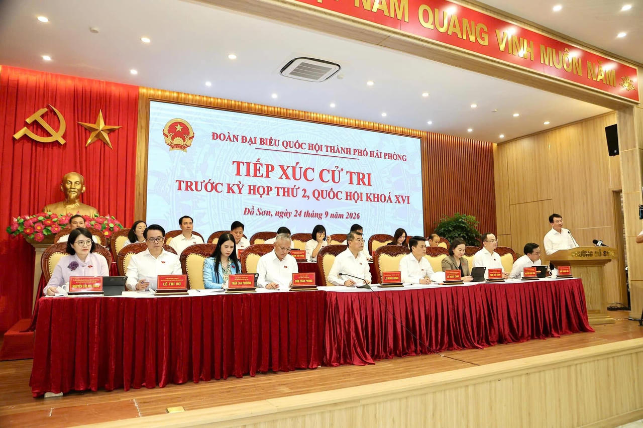 Thủ tướng Lê Minh Hưng và Đoàn đại biểu Quốc hội thành phố Hải Phòng tổ chức Hội nghị tiếp xúc cử tri trước Kỳ họp thứ 2, Quốc hội khoá XVI. (ảnh Việt Cường)