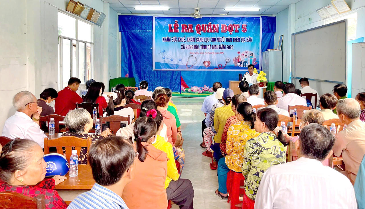 Lễ ra quân đợt 5 chương trình khám sức khỏe, khám sàng lọc cho người dân xã Hưng Hội (Ảnh: T.N).