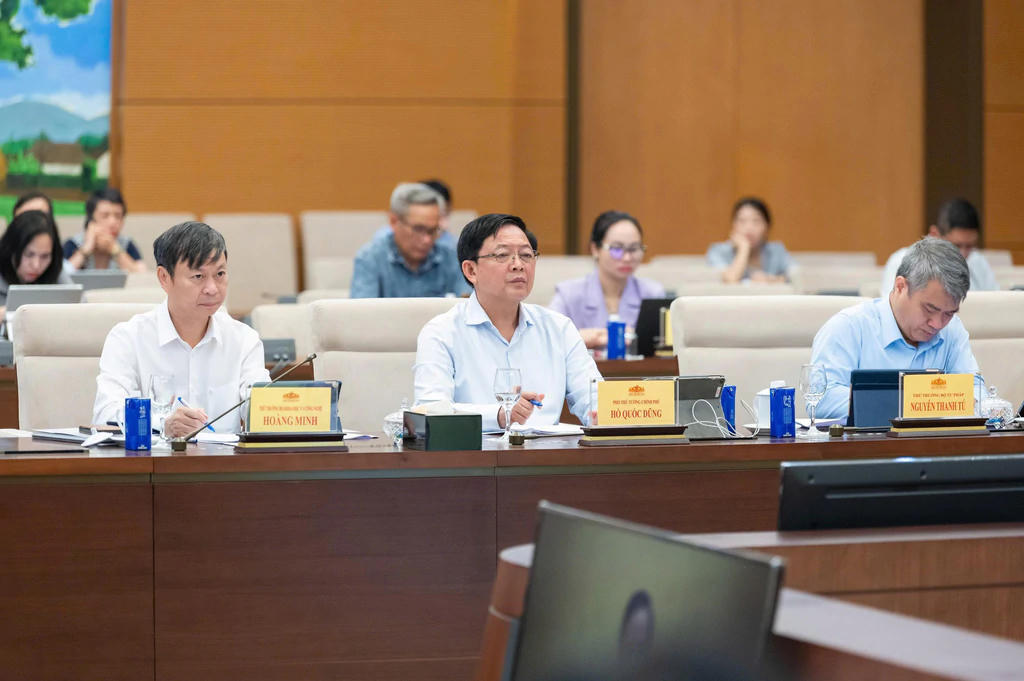 Các đại biểu tham gia phiên họp (Ảnh: MST)