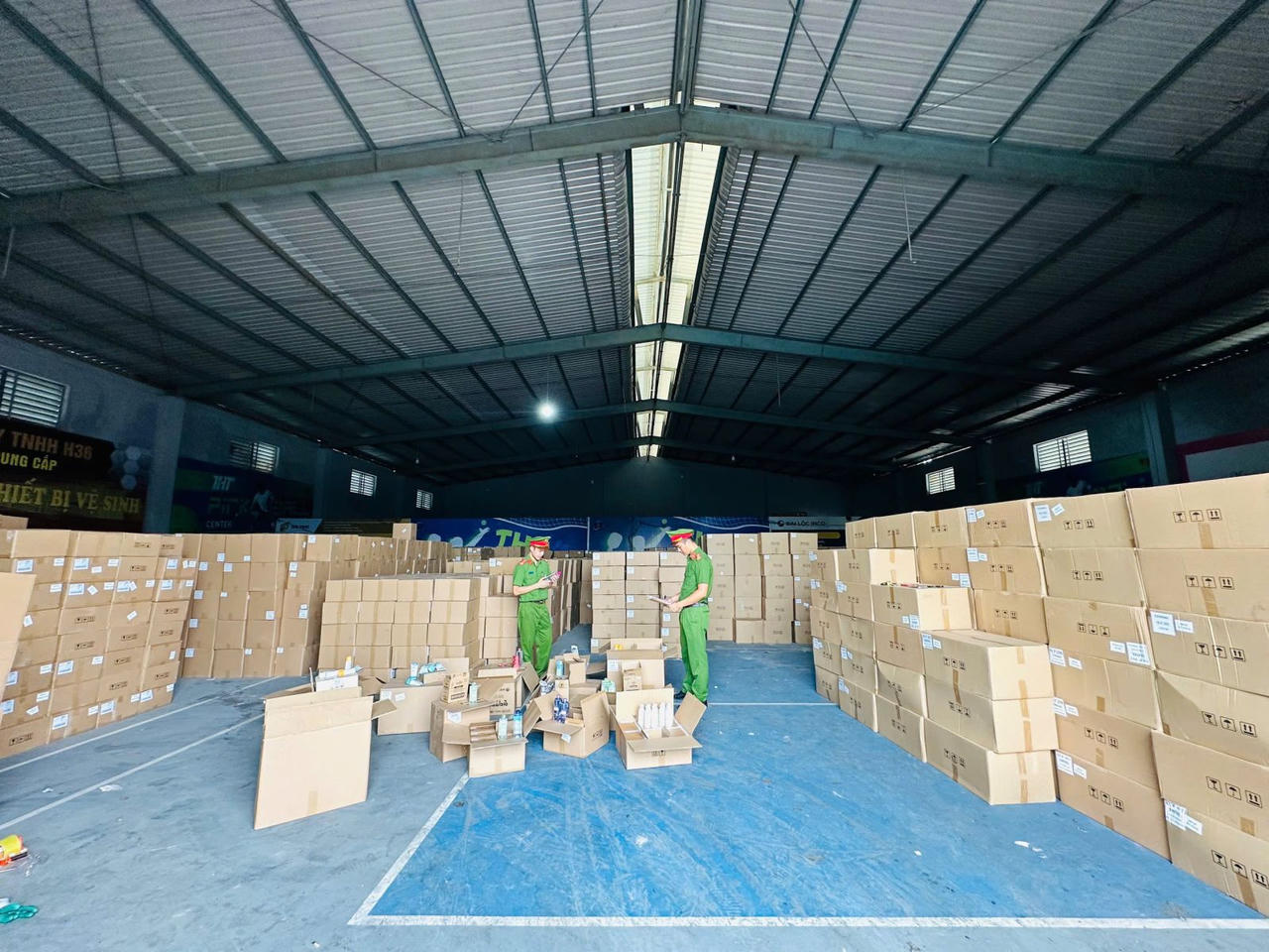 Cơ quan công an thu giữ các tang vật trong vụ án (Ảnh: CA Thanh Hóa).