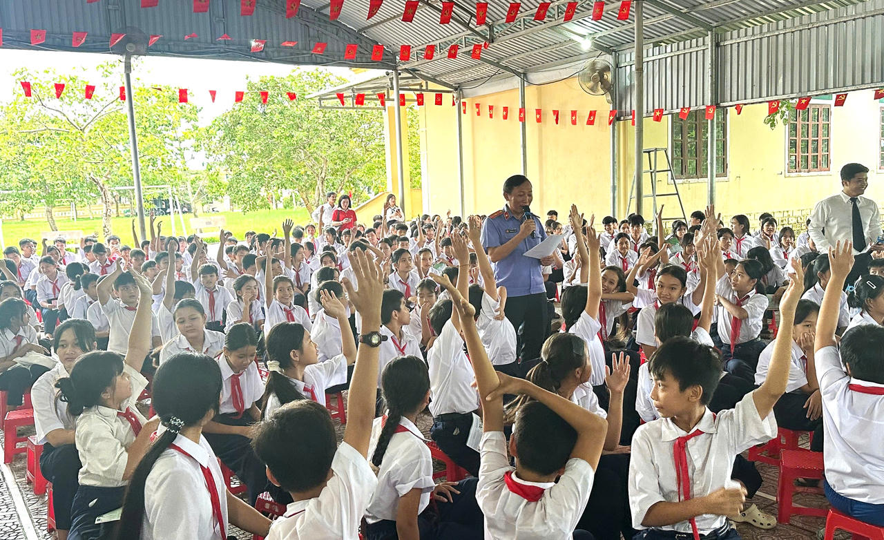 Đưa pháp luật đến gần thanh thiếu niên từ phiên tòa giả định ở Quảng Trị