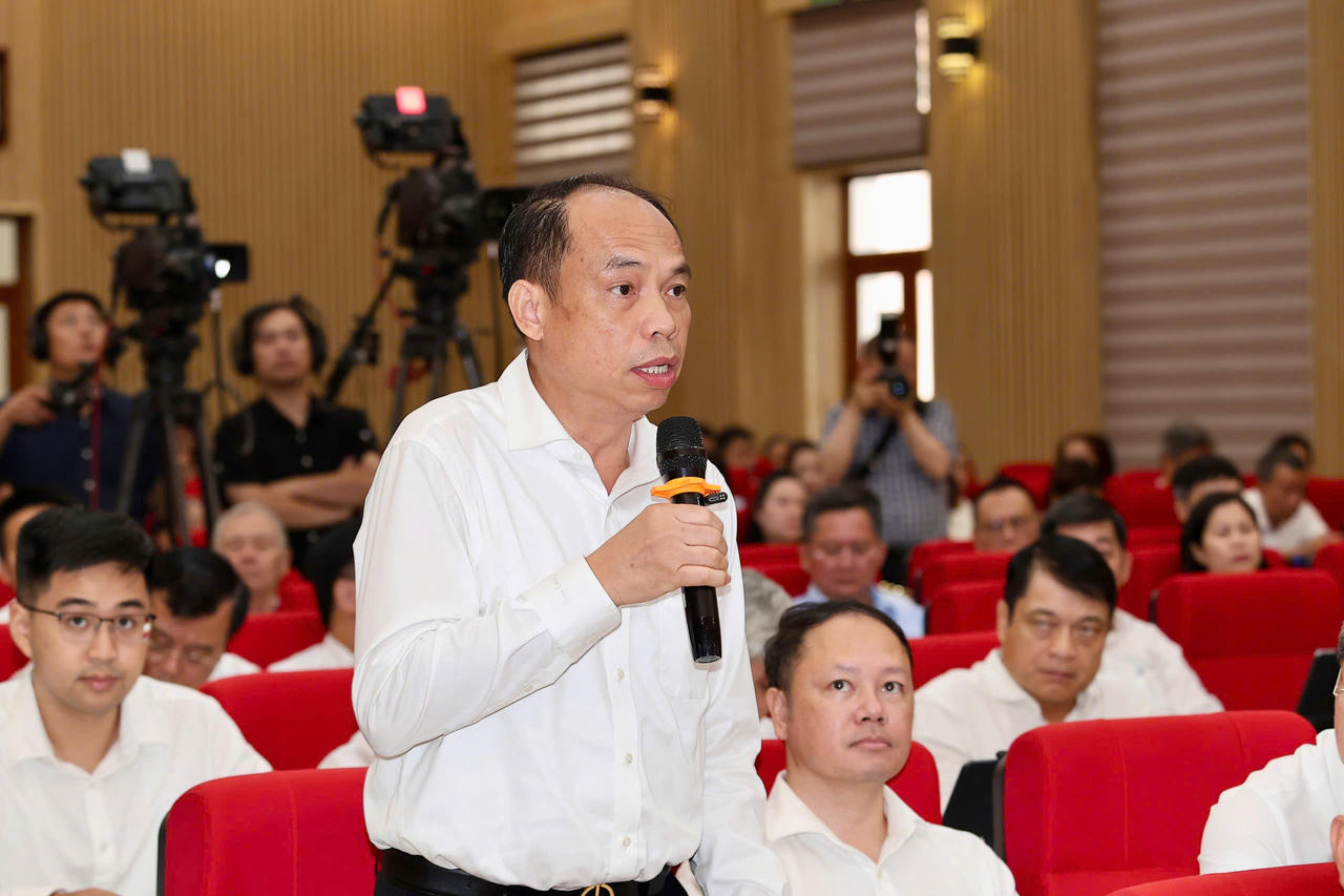 Thủ tướng Lê Minh Hưng tiếp xúc cử tri thành phố Hải Phòng