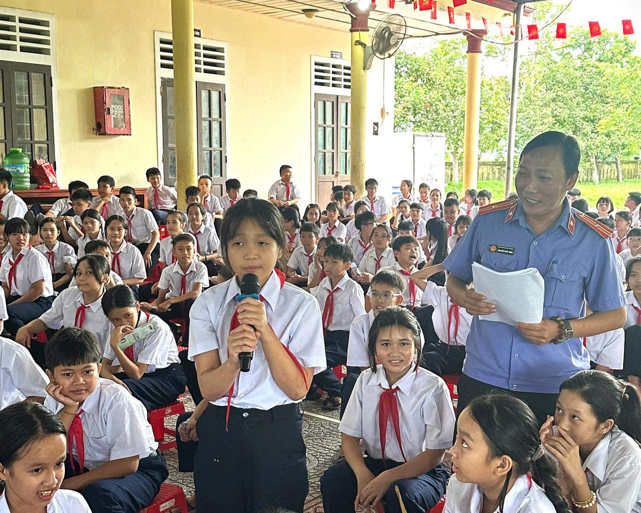 Đưa pháp luật đến gần thanh thiếu niên từ phiên tòa giả định ở Quảng Trị