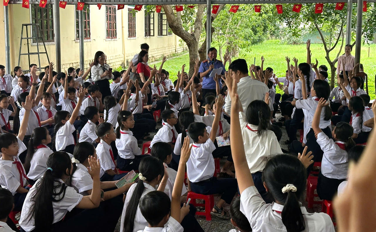 Đưa pháp luật đến gần thanh thiếu niên từ phiên tòa giả định ở Quảng Trị