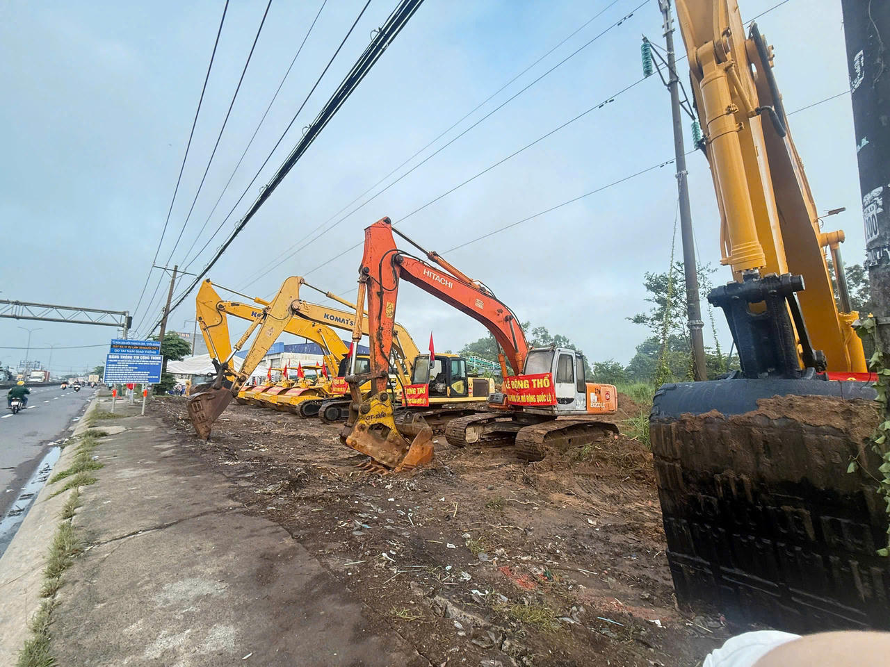 Dự án có chiều dài khoảng 9,62 km, mặt cắt ngang 60 m và quy mô 10–12 làn xe. Ảnh: Xuân Dần