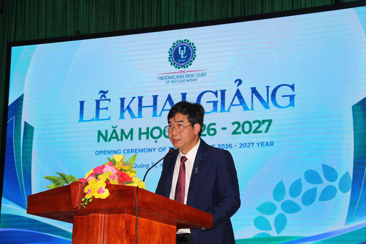 TS Lê Trường Sơn, Hiệu trưởng Trường Đại học Luật TP Hồ Chí Minh, phát biểu tại lễ khai giảng. (Ảnh: M.P)