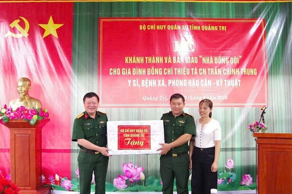 Bộ Chỉ huy Quân sự tỉnh Quảng Trị tổ chức khánh thành, bàn giao “Nhà đồng đội” 