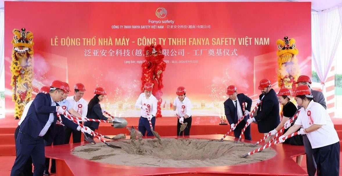 Nghi thức động thổ xây dựng Nhà máy sản xuất găng tay bảo hộ lao động.