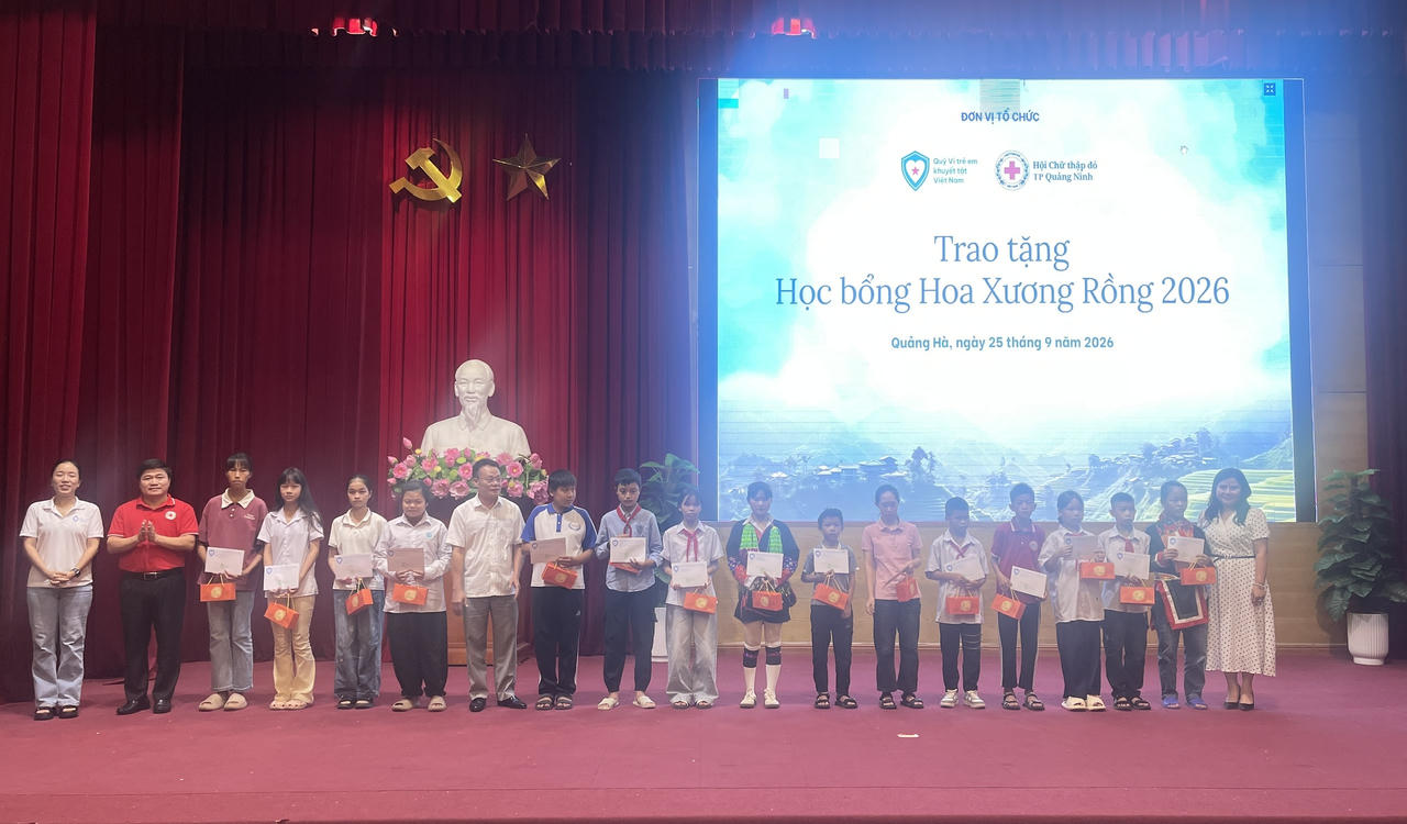 “Hoa Xương Rồng” tiếp sức học sinh đến trường nơi địa đầu Đông Bắc Tổ quốc