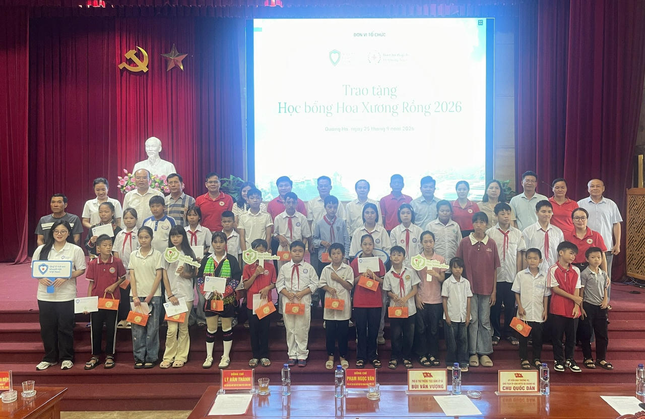 “Hoa Xương Rồng” tiếp sức học sinh đến trường nơi địa đầu Đông Bắc Tổ quốc