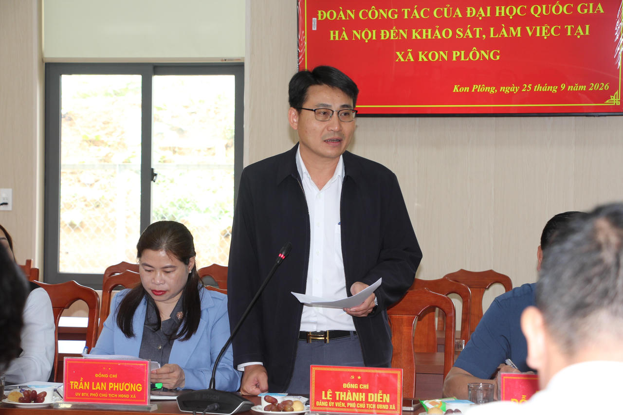 Ông Lê Thành Diễn - Phó Chủ tịch UBND xã Kon Plông báo cáo tiềm năng, thế mạnh và định hướng nghiên cứu, phát triển của địa phương.