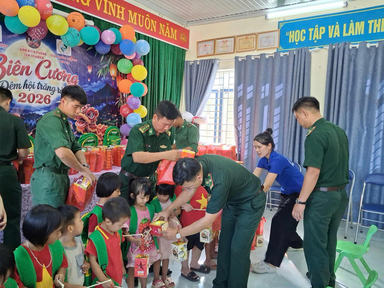 Đồn Biên phòng Sen Thượng: Ấm áp chương trình “Biên cương - Đêm hội trăng rằm” năm 2026