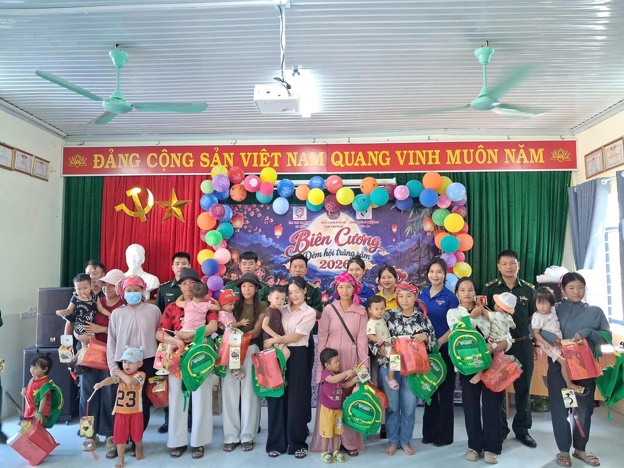 Đồn Biên phòng Sen Thượng: Ấm áp chương trình “Biên cương - Đêm hội trăng rằm” năm 2026